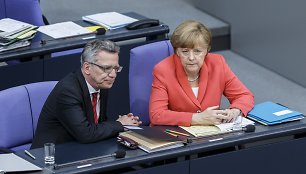 T.de Maiziere ir Angela Merkel