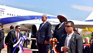 Benjaminas Netanyahu atvyko į Ugandą