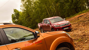 Pikapų testas – „Nissan Navara“ prieš „Toyota Hilux“