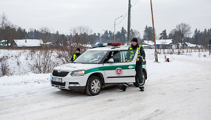 Policija konfiskuoja bėglio automobilį