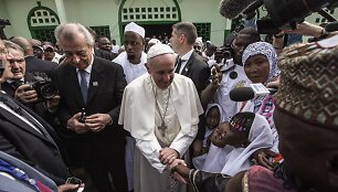 Centrinės Afrikos Respublikoje vie&scaron;intis popiežius atvyko į mečetę