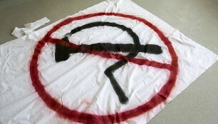 Pareigūnų konfiskuota anti-tarybinė provokacija Geležino Vilko gatvėje Vilniuje