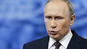 Rusijos prezidentas Vladimiras Putinas penktadienį ekonomikos forume Sankt Peterburge