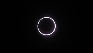 Afrikoje astronomai ir mėgėjai gėrėjosi žiediniu saulės užtemimu