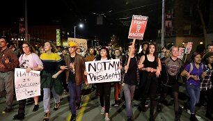 Protestuojantys amerikiečiai