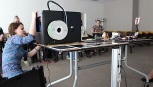 Naujovi&scaron;kai mokytis jaunimą skatina mobilioji technologijų laboratorija