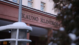 Prie Kauno klinikų įėjimo bandė nusi&scaron;auti vyras