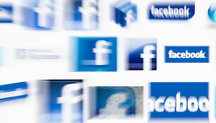 &bdquo;Facebook&ldquo; leidžia tinkle plisti įvairiausioms klastotėms, o JAV rinkėjai jomis patiki