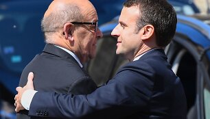 Jeanas-Yves Le Drianas ir Emmanuelis Macronas