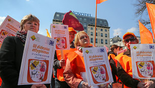 Protesto akciją „Už didesnius atlyginimus ir vaikų svajonių išsipildymą“