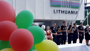Lietuviai &bdquo;EXPO&ldquo; parodoje lankytojus vilioja maistu: &scaron;akočiais, sūriu, cepelinais