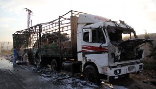 Sirijoje subombarduota humanitarinę pagalbą gabenusi sunkvežimių vilkstinė