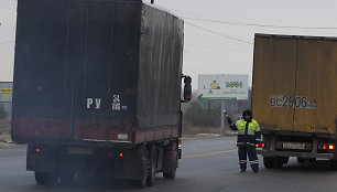 Rusijos regionų valdžia trukdo sunkvežimių vairuotojams patekti į Maskvą