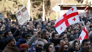Tbilisyje &ndash; daugiatūkstantinis mitingas už žodžio laisvę.