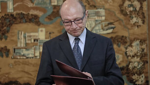 Traianas Basescu per pilietybės suteikimo ceremoniją