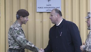 Latvijos gynybos ministras priima NATO karius