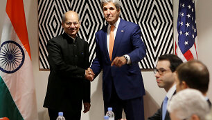Anilas Madhavas Dave ir Johnas Kerry