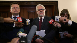 Witoldas Waszczykowskis (kairėje) ir Mariuszas Blaszczakas Londone