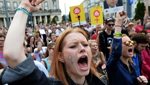 Lenkijoje vyksta protestai prie&scaron; abortų draudimus