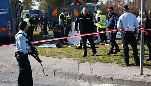 Sekmadienį Jeruzalėje sunkvežimis įsirėžė į žmonių minią.