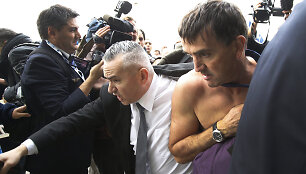 &bdquo;Air France&ldquo; žmogi&scaron;kųjų i&scaron;teklių vadovas Xavieras Broseta i&scaron;rengtas iki pusės
