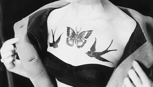 Moterys su tatuiruotėmis