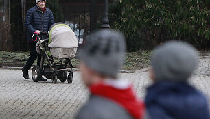 Jungtinė Karalystė apribos didžiausių vaiko pa&scaron;alpų mokėjimą naujiems emigrantams.