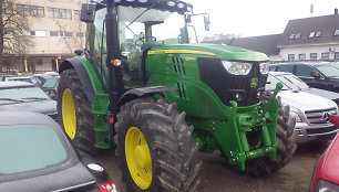 „John Deere“ traktorius