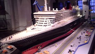 Laivo „Queen Mary II“ modelis iš LEGO kaladėlių