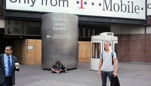 Akimirka i&scaron; praėjusios kelionės po JAV &ndash; Gediminas prie Madison Square Garden Niujorke.