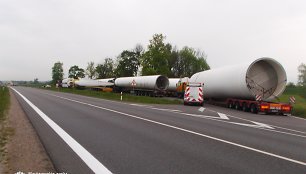 Sulaikyti be leidimų vežami negabaritiniai kroviniai