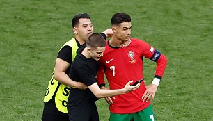 C.Ronaldo rungtynių metu akakavo gerbėjai