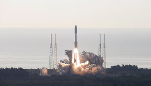 Zondą „Perseverance“ nešančios raketos „Atlas V“ startas