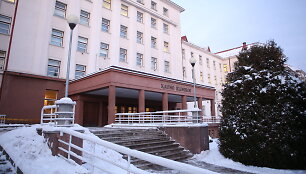 Prie Kauno klinikų įėjimo bandė nusi&scaron;auti vyras