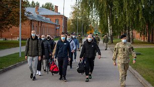 Tarnybą Lietuvos kariuomenėje pradeda beveik 1000 jaunuolių