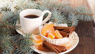 Cinamonas, mandarinai ir kava
