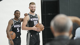 De'Aaronas Foxas ir Domantas Sabonis