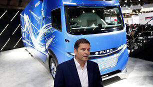 &bdquo;Mitsubishi Fuso&ldquo; sunkvežimis ir kompanijos prezidentas Marc Llistosella
