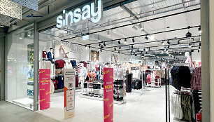 &bdquo;Outlet Park&ldquo; įsikūrusi &bdquo;Sinsay&ldquo; džiaugiasi sklandžia pradžia: kviečia pirkėjus mėgautis asortimentu bei žemomis kainomis  