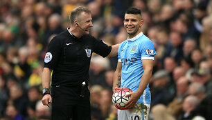 Rungtynių arbitras ir Sergio Aguero