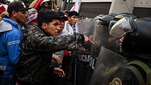 Protestai Peru intensyvėja