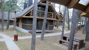 Nenaudojamas naujutėlis Palū&scaron;ės turizmo centras jau pradėjo pelyti