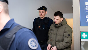 Įtariamas IKEA prekybos centro padegėjas Daniilas Bardadimas atvestas į teismą