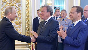 V.Putinas, G.Schroederis ir D.Medvedevas Maskvoje 2018 metais