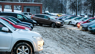 Stovėjimo aikštelė prie Šeškinės poliklinikos