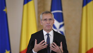 NATO vadovas Jensas Stoltenbergas susitikimo Rumunijoje metu