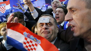 Kroatijos konservatoriai &scaron;venčia pergalę.