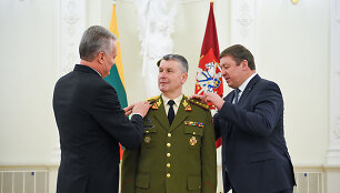 Kariuomenės vadui Valdemarui Rup&scaron;iui suteiktas auk&scaron;čiausias generolo leitenanto karinis laipsnis