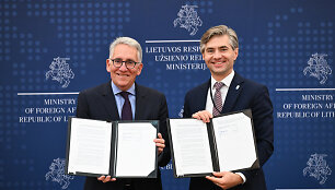 Užsienio reikalų ministras Kęstutis Budrys ir Europos Komisijos Jungtinio tyrimų centro (angl. Joint Research Center / Užsienio reikalų ministerijos nuotr.
