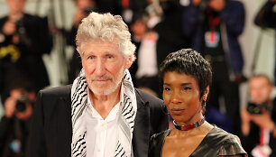 Rogeris Watersas, Kamilah Chavis